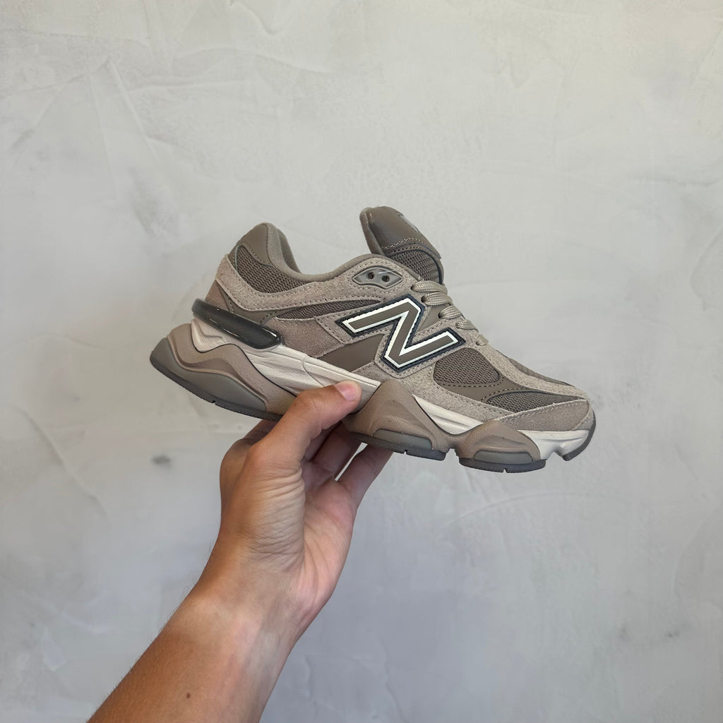 New Balance 9060 Mushroom Timberwolf (Pronta Entrega)