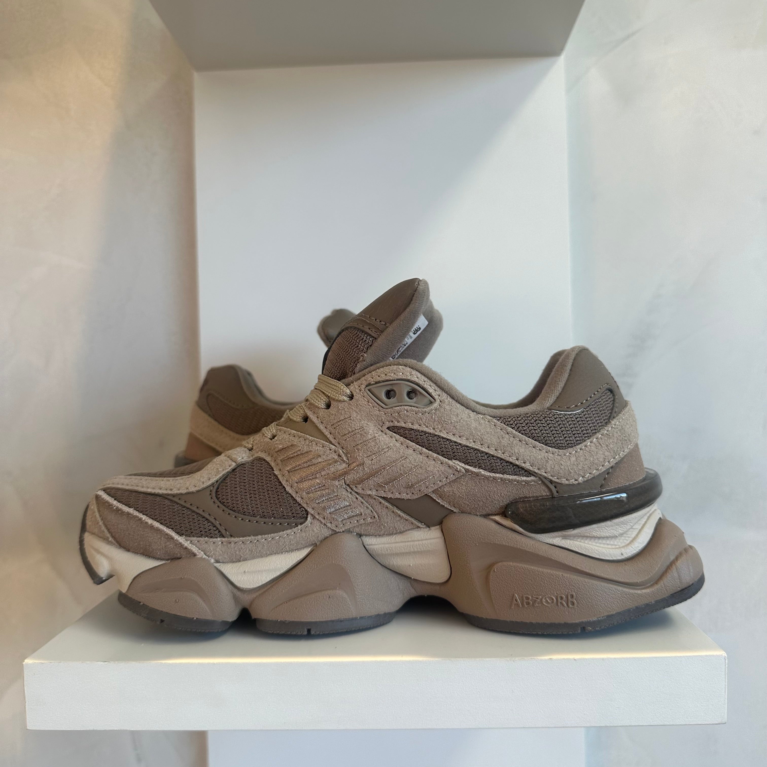 New Balance 9060 Mushroom Timberwolf (Pronta Entrega)