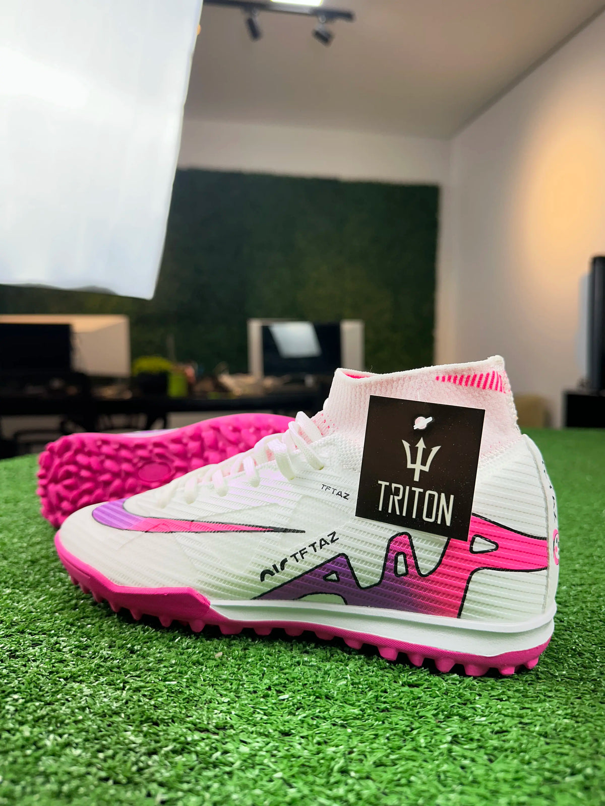Chuteira Nike Society Masculino - Triton Precision X